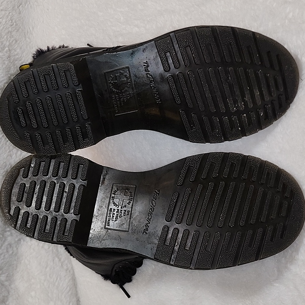 Dr. Martens Women's Serena Faux Fur Lined Black Learger Boots US Size 7 - Picture 15 of 16